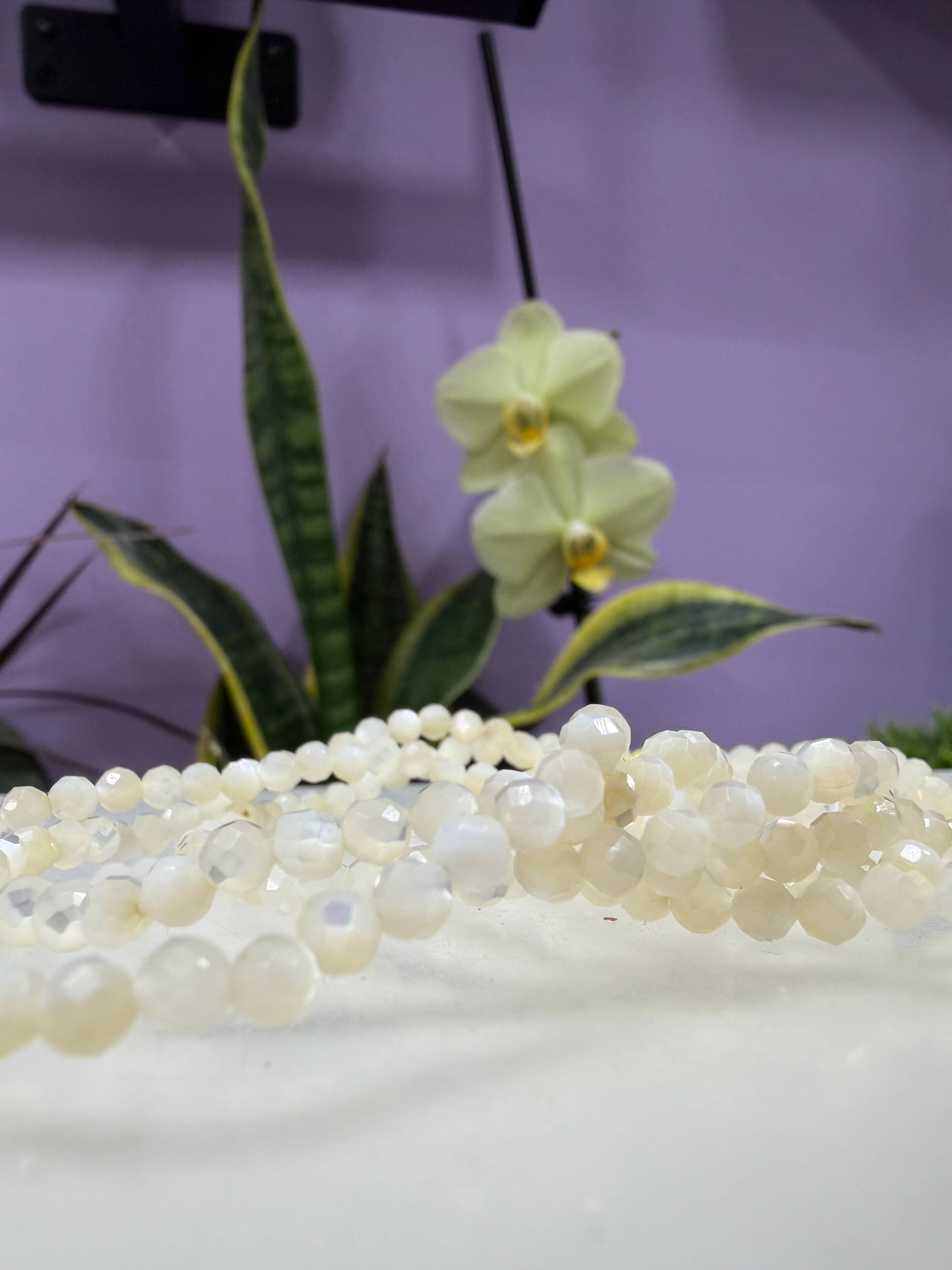 Faceted Mother of Pearl Stretch Bracelet