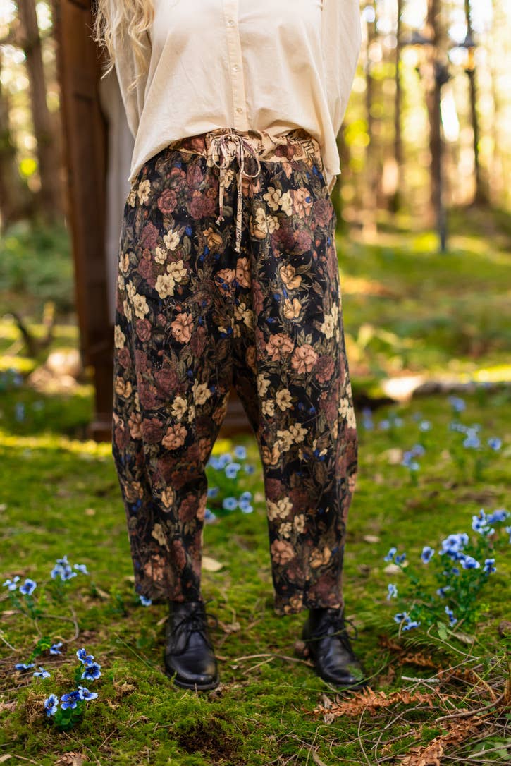 Lionheart Linen Crop Artist Pant w/ florals & Narnia print