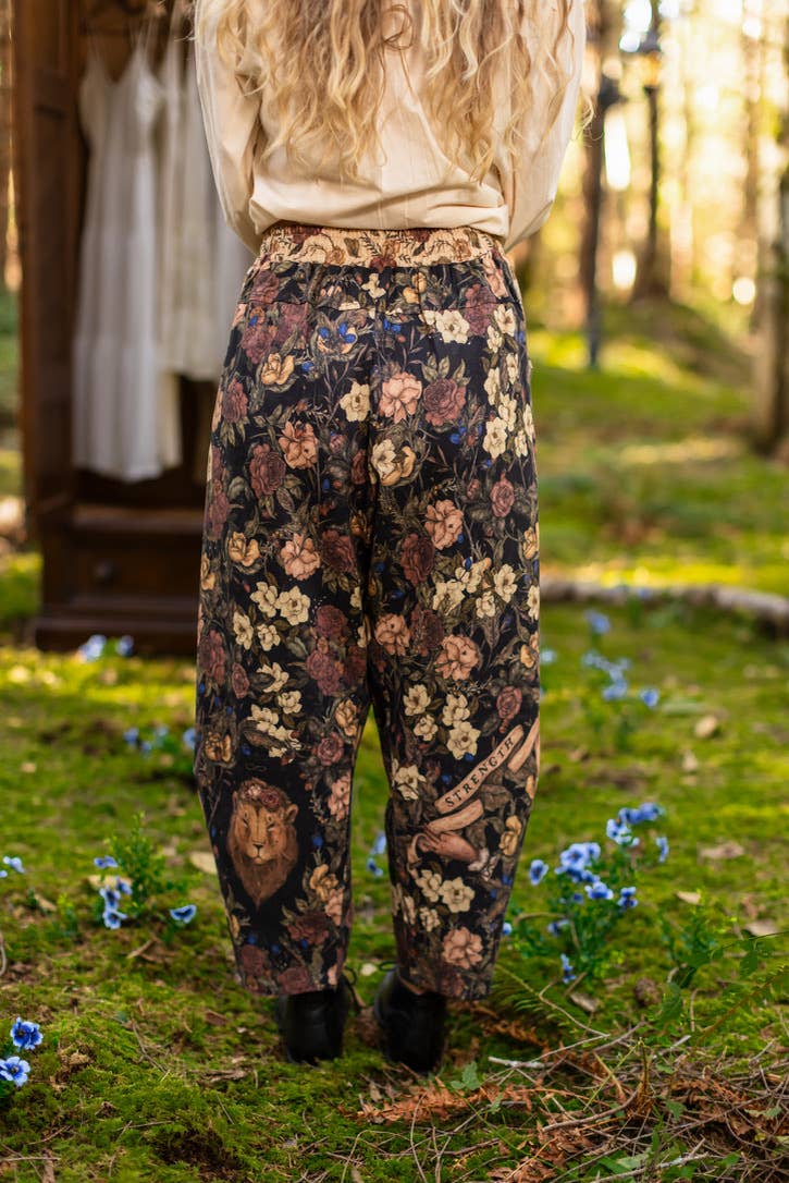 Lionheart Linen Crop Artist Pant w/ florals & Narnia print