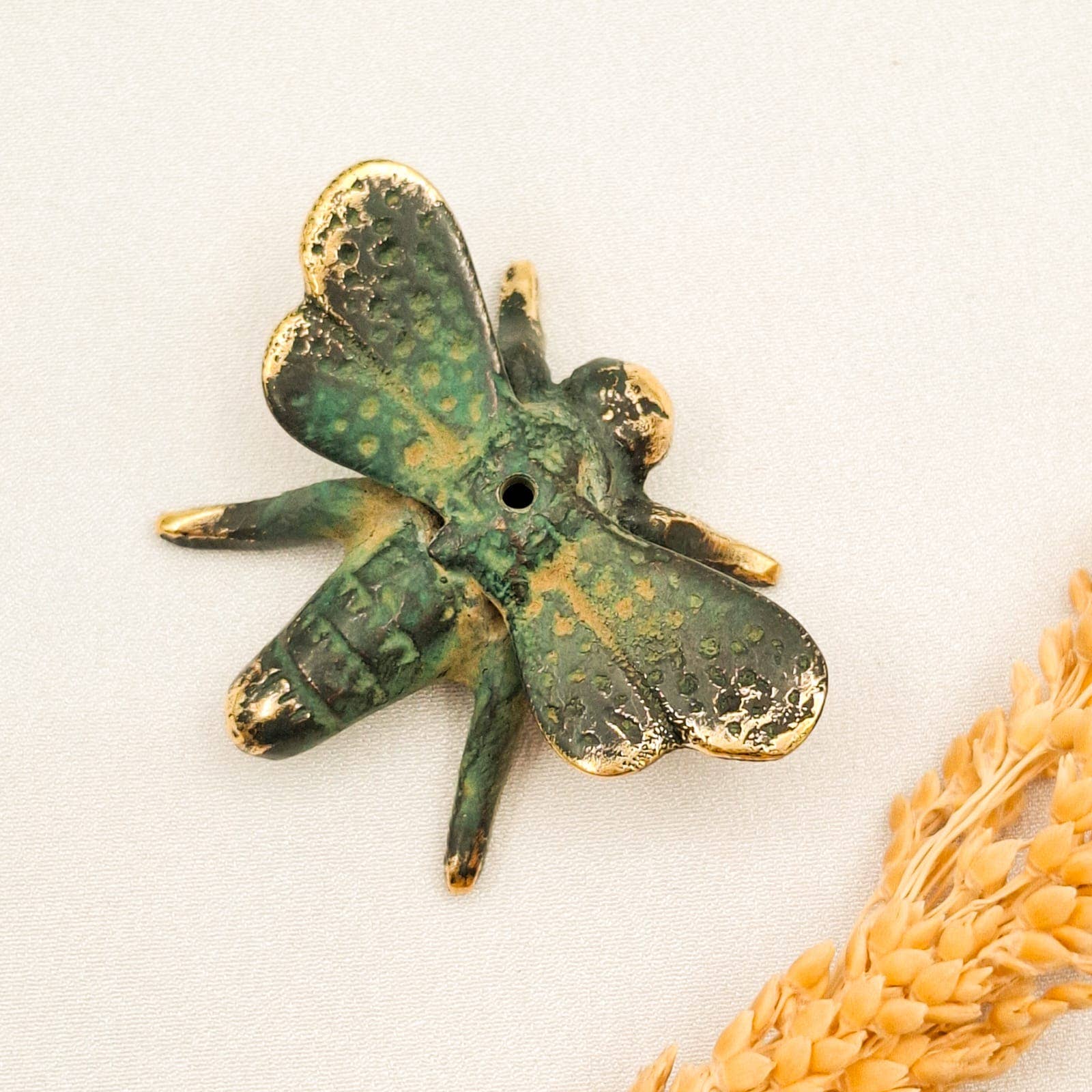 Brass Stand Incense Bee 4 x 4,5 x 1,5 cm - Gold /  Green