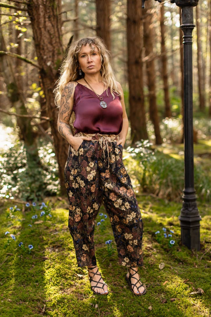 Lionheart Linen Crop Artist Pant w/ florals & Narnia print