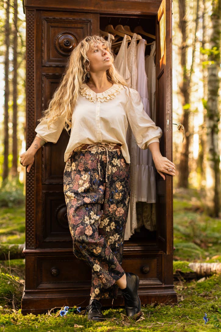 Lionheart Linen Crop Artist Pant w/ florals & Narnia print
